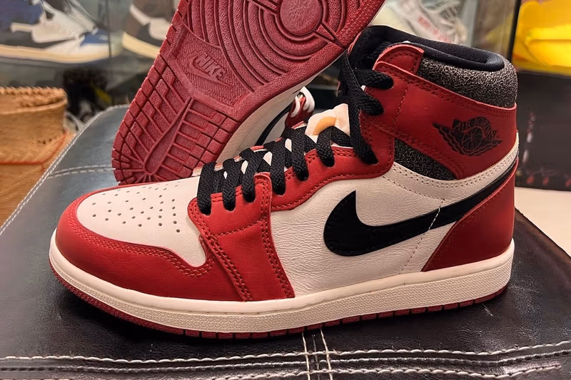 Air Jordan 1 Retro High OG Chicago 2022